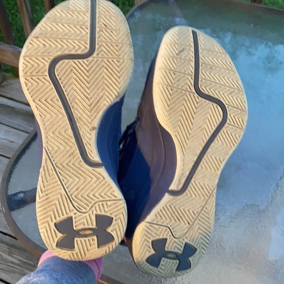 Under Armour Basketball Shoes - Picture 4 of 7